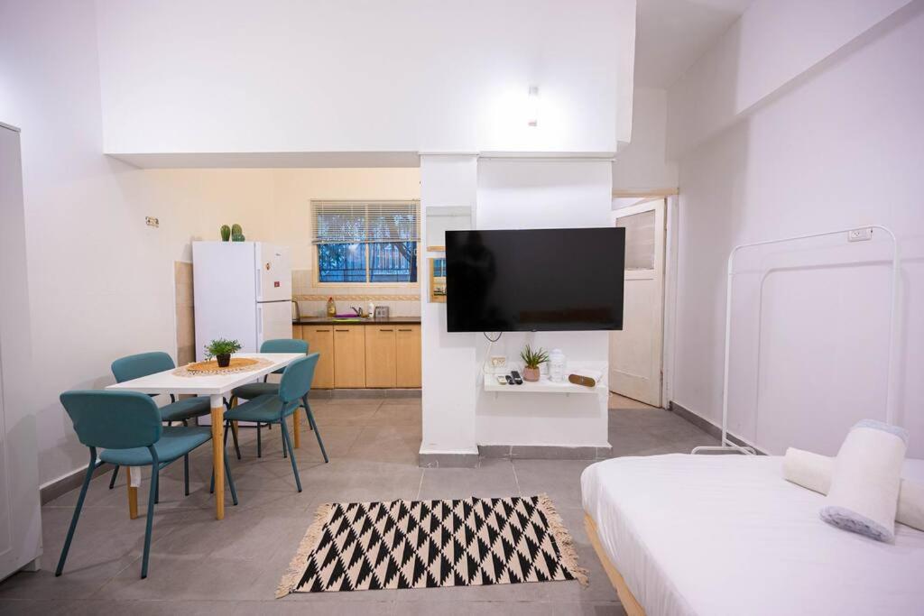 Studio Apartment In Ben Yehuda Cozy And Convinent Tel Aviv Exterior photo